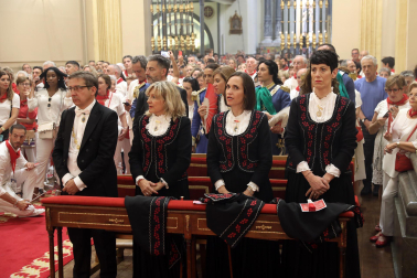 La comitiva llega a la iglesia de San Lorenzo tras la procesión