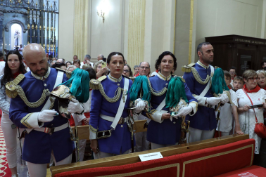 La comitiva llega a la iglesia de San Lorenzo tras la procesión