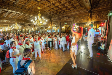 Imágenes del Baile de la Alpargata el 7 de julio