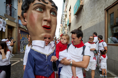 Foto de la comparsa de gigantes y cabezudos de San Fermín este viernes 7 de julio de 2023./