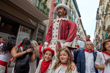 Foto de la comparsa de gigantes y cabezudos de San Fermín este viernes 7 de julio de 2023./