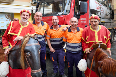 Foto de la comparsa de gigantes y cabezudos de San Fermín este viernes 7 de julio de 2023./