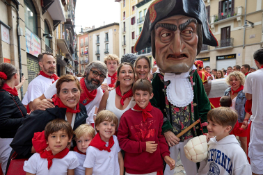 Foto de la comparsa de gigantes y cabezudos de San Fermín este viernes 7 de julio de 2023./