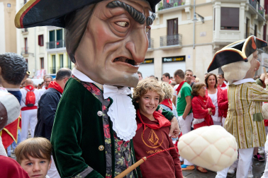 Foto de la comparsa de gigantes y cabezudos de San Fermín este viernes 7 de julio de 2023./