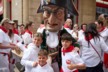 Foto de la comparsa de gigantes y cabezudos de San Fermín este viernes 7 de julio de 2023./