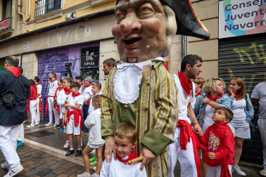 Foto de la comparsa de gigantes y cabezudos de San Fermín este viernes 7 de julio de 2023./