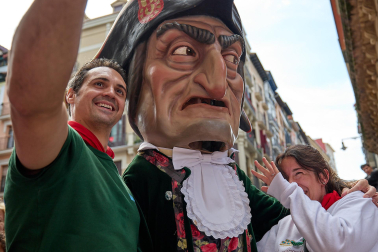 Foto de la comparsa de gigantes y cabezudos de San Fermín este viernes 7 de julio de 2023./
