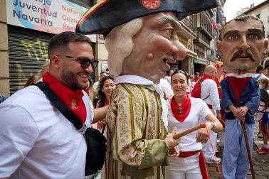 Foto de la comparsa de gigantes y cabezudos de San Fermín este viernes 7 de julio de 2023./