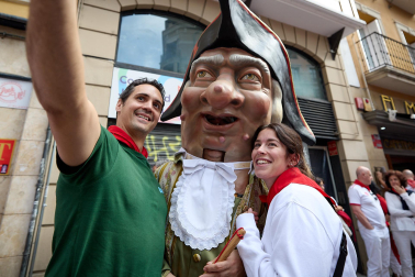 Foto de la comparsa de gigantes y cabezudos de San Fermín este viernes 7 de julio de 2023./
