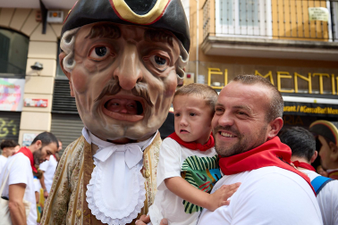 Foto de la comparsa de gigantes y cabezudos de San Fermín este viernes 7 de julio de 2023./