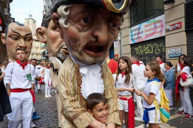 Foto de la comparsa de gigantes y cabezudos de San Fermín este viernes 7 de julio de 2023./