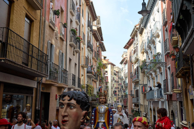 Foto de la comparsa de gigantes y cabezudos de San Fermín este viernes 7 de julio de 2023./