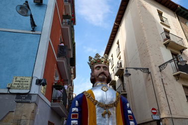 Foto de la comparsa de gigantes y cabezudos de San Fermín este viernes 7 de julio de 2023./