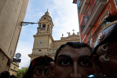 Foto de la comparsa de gigantes y cabezudos de San Fermín este viernes 7 de julio de 2023./