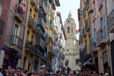 Foto de la comparsa de gigantes y cabezudos de San Fermín este viernes 7 de julio de 2023./