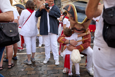 Foto de la comparsa de gigantes y cabezudos de San Fermín este viernes 7 de julio de 2023./