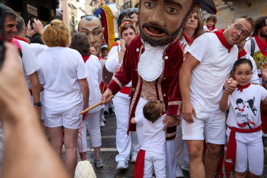 Foto de la comparsa de gigantes y cabezudos de San Fermín este viernes 7 de julio de 2023./