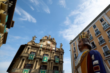 Foto de la comparsa de gigantes y cabezudos de San Fermín este viernes 7 de julio de 2023./