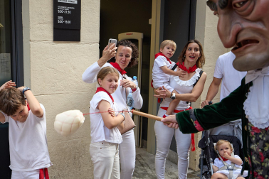 Foto de la comparsa de gigantes y cabezudos de San Fermín este viernes 7 de julio de 2023./