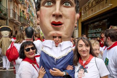Foto de la comparsa de gigantes y cabezudos de San Fermín este viernes 7 de julio de 2023./