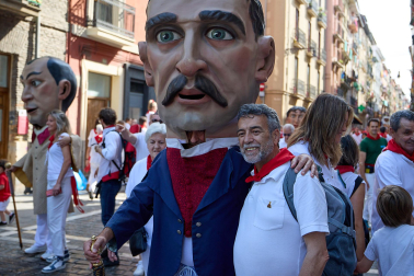 Foto de la comparsa de gigantes y cabezudos de San Fermín este viernes 7 de julio de 2023./