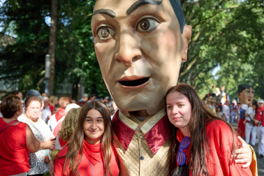 Foto de la comparsa de gigantes y cabezudos de San Fermín este viernes 7 de julio de 2023./