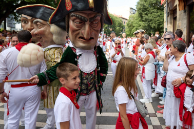 Foto de la comparsa de gigantes y cabezudos de San Fermín este viernes 7 de julio de 2023./