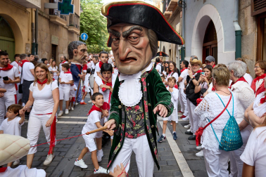 Foto de la comparsa de gigantes y cabezudos de San Fermín este viernes 7 de julio de 2023./