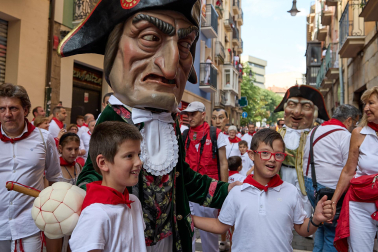 Foto de la comparsa de gigantes y cabezudos de San Fermín este viernes 7 de julio de 2023./