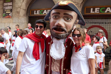 Foto de la comparsa de gigantes y cabezudos de San Fermín este viernes 7 de julio de 2023./