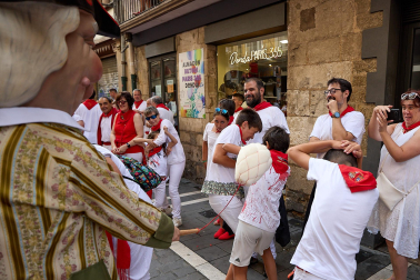 Foto de la comparsa de gigantes y cabezudos de San Fermín este viernes 7 de julio de 2023./