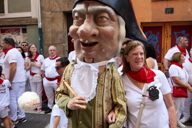 Foto de la comparsa de gigantes y cabezudos de San Fermín este viernes 7 de julio de 2023./