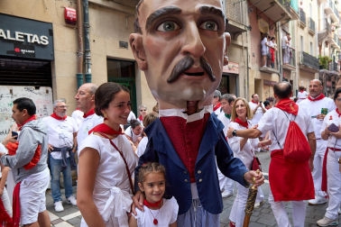 Foto de la comparsa de gigantes y cabezudos de San Fermín este viernes 7 de julio de 2023./