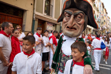 Foto de la comparsa de gigantes y cabezudos de San Fermín este viernes 7 de julio de 2023./
