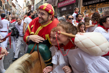 Foto de la comparsa de gigantes y cabezudos de San Fermín este viernes 7 de julio de 2023./