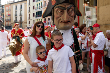 Foto de la comparsa de gigantes y cabezudos de San Fermín este viernes 7 de julio de 2023./