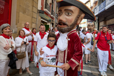 Foto de la comparsa de gigantes y cabezudos de San Fermín este viernes 7 de julio de 2023./