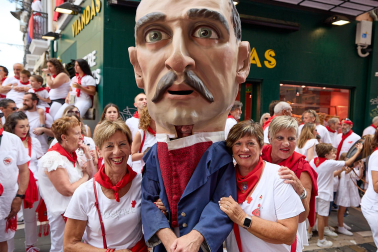 Foto de la comparsa de gigantes y cabezudos de San Fermín este viernes 7 de julio de 2023./