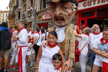 Foto de la comparsa de gigantes y cabezudos de San Fermín este viernes 7 de julio de 2023./