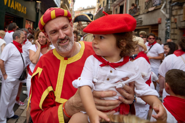 Foto de la comparsa de gigantes y cabezudos de San Fermín este viernes 7 de julio de 2023./