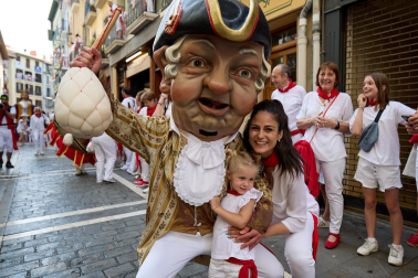 Foto de la comparsa de gigantes y cabezudos de San Fermín este viernes 7 de julio de 2023./