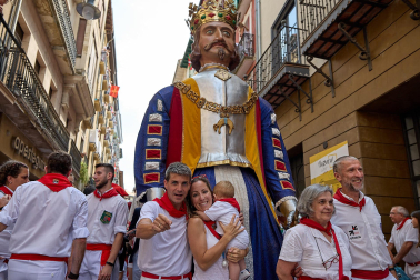 Foto de la comparsa de gigantes y cabezudos de San Fermín este viernes 7 de julio de 2023./