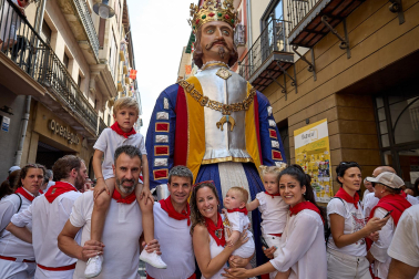 Foto de la comparsa de gigantes y cabezudos de San Fermín este viernes 7 de julio de 2023./