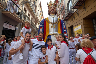 Foto de la comparsa de gigantes y cabezudos de San Fermín este viernes 7 de julio de 2023./