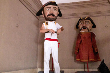 Foto de la comparsa de gigantes y cabezudos de San Fermín este viernes 7 de julio de 2023./