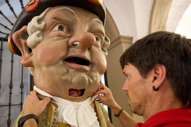 Foto de la comparsa de gigantes y cabezudos de San Fermín este viernes 7 de julio de 2023./
