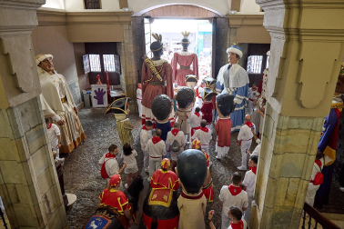 Foto de la comparsa de gigantes y cabezudos de San Fermín este viernes 7 de julio de 2023./
