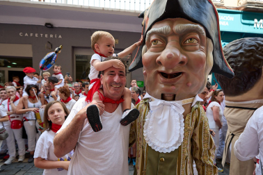 Foto de la comparsa de gigantes y cabezudos de San Fermín este viernes 7 de julio de 2023./