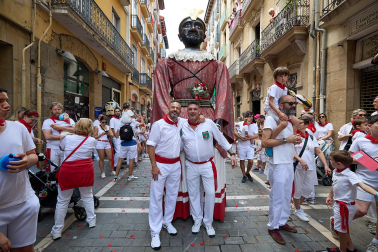 Foto de la comparsa de gigantes y cabezudos de San Fermín este viernes 7 de julio de 2023./