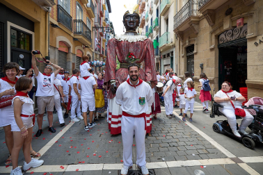 Foto de la comparsa de gigantes y cabezudos de San Fermín este viernes 7 de julio de 2023./